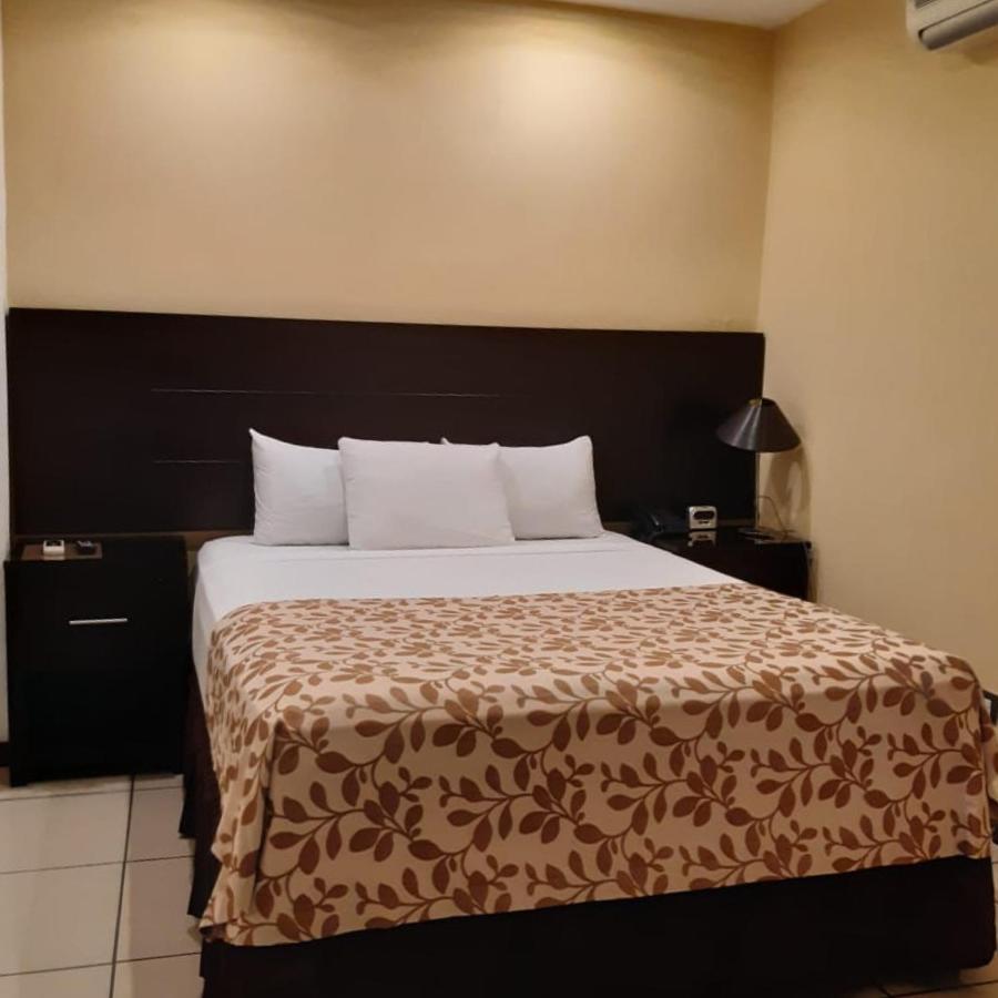 Florencia Zona Rosa San Salvador