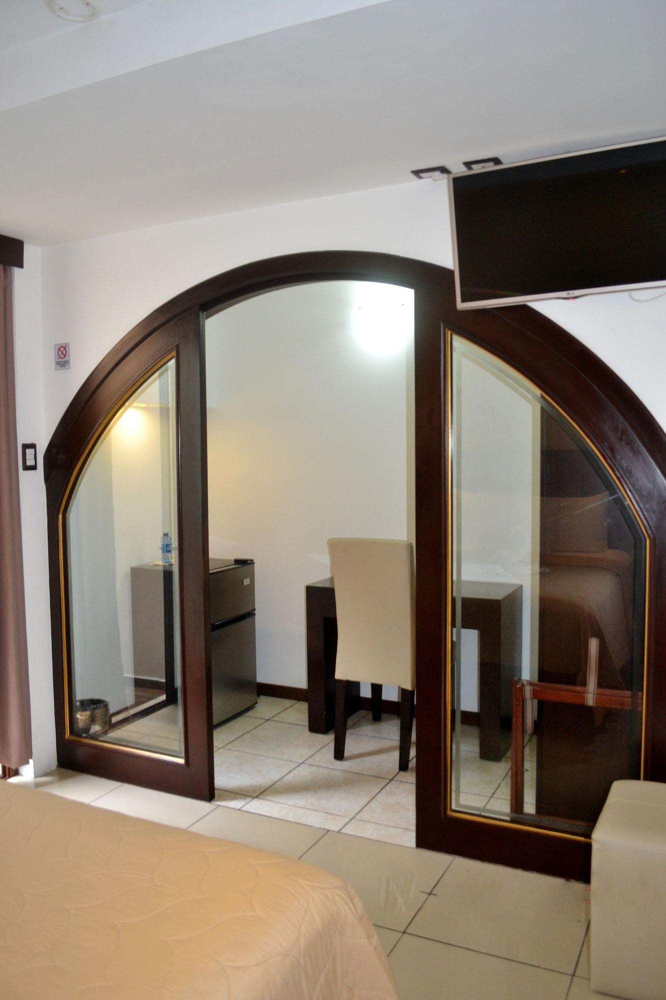 Hotel Florencia Zona Rosa 3*